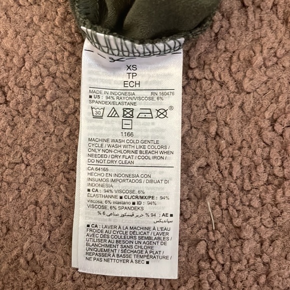 Stretchy Olive Green Old Navy XS Romper with Pockets!! - Picture 8 of 9